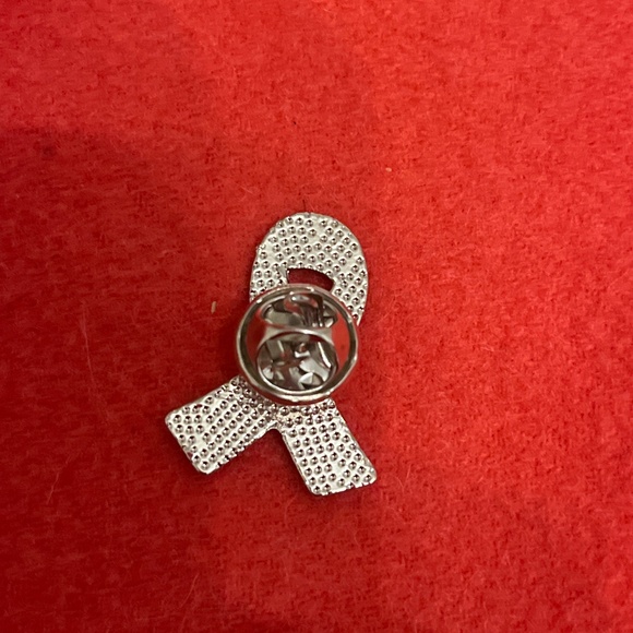 Pins BREAST CANCER Awareness-new women - Picture 2 of 3